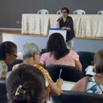 Profissionais passam por...