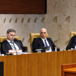 STF adia decisão...