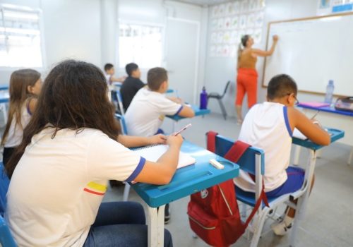 ESTUDANTES