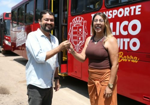 PREFEITA E ÔNIBUS NOVO