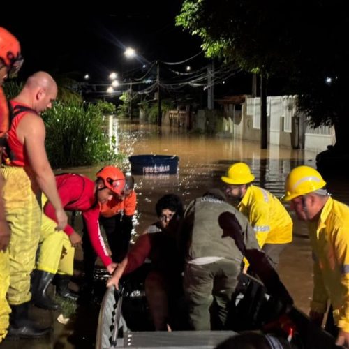 defesa-civil-de-rio-das-ostras-continua-em-estado-de-atencao-com-equipes-mobilizadas-equipes-trabalhando-03-900x675